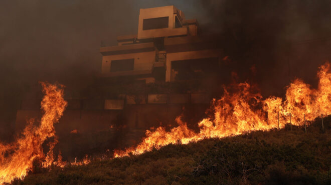 πυρκαγιές-στο-ίδιο-έργο-θεατές-κατα-562525384