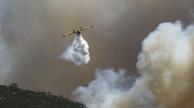 πυρκαγιές-η-γαλλία-στέλνει-εναέριες-κ-562526974