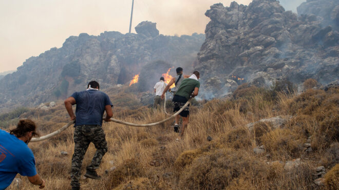 φωτιές-στη-ρόδο-με-εθελοντές-παλεύου-562536139