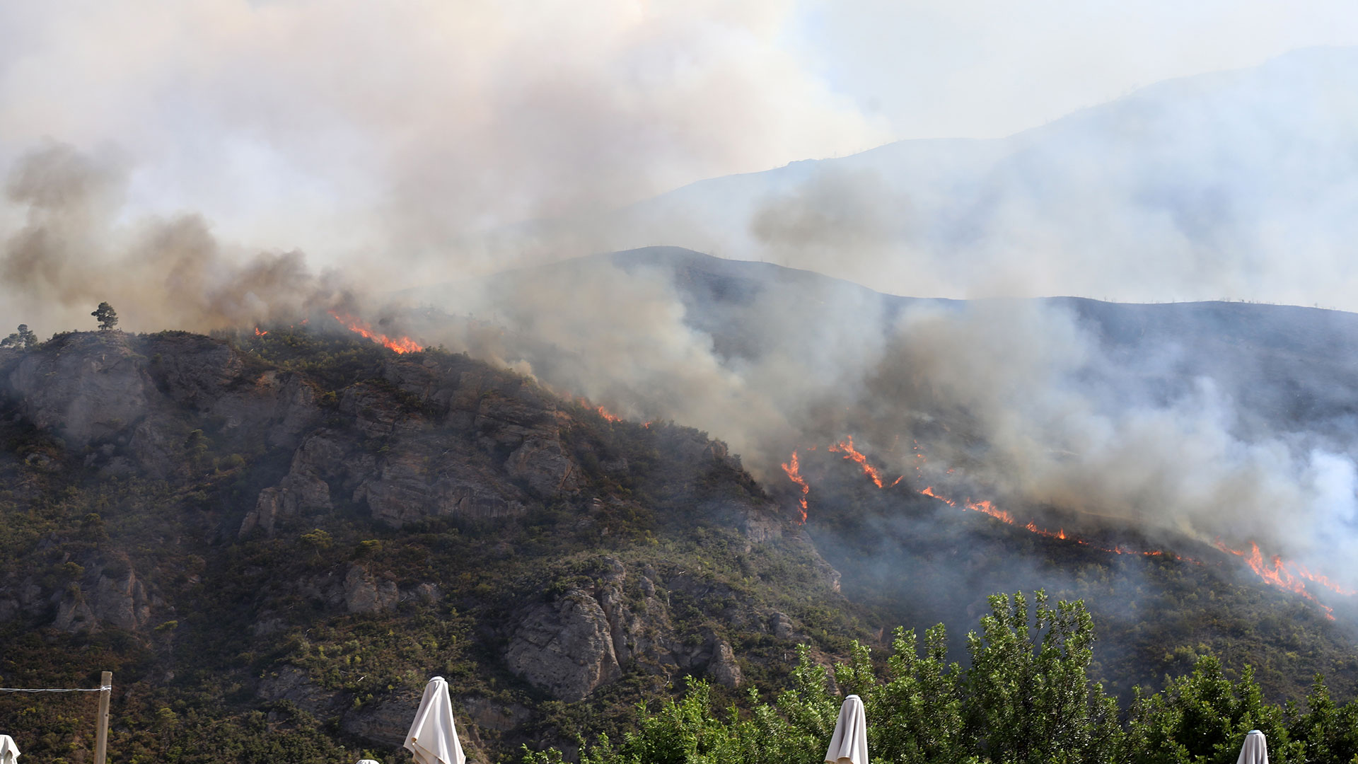 Φωτιές: Πύρινη κόλαση από την Κέρκυρα μέχρι τη Ρόδο – Τα ενεργά μέτωπα-3