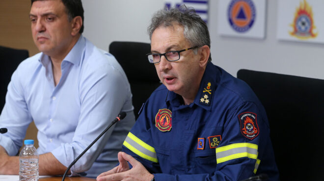 αρχηγός-πυροσβεστικής-τρίγωνο-του-δ-562543603