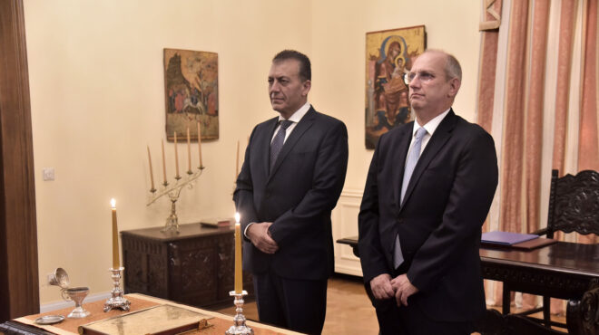 οικονόμου-και-βρούτσης-ορκίστηκαν-στ-562543780