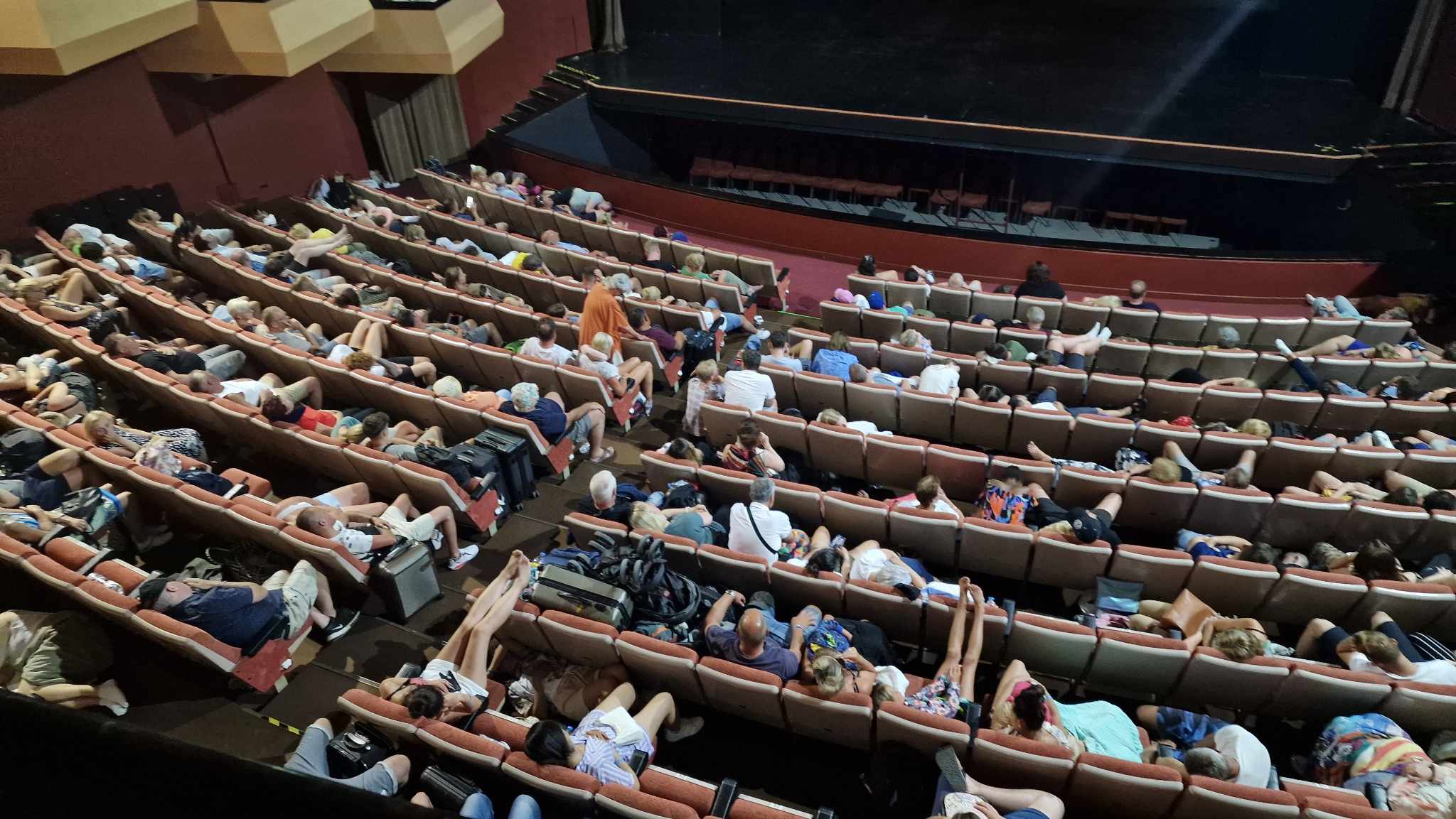 Κέρκυρα: Επι ποδός ολόκληρο το νησί για τη μεταμεσονύχτια εκκένωση 2.500 τουριστών-1