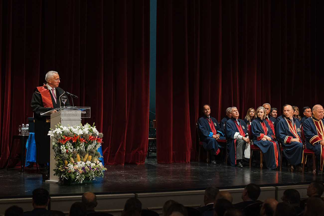 Το Πανεπιστήμιο Πειραιώς αναγόρευσε επίτιμο διδάκτορα τον Μιχάλη Τσαμάζ-2