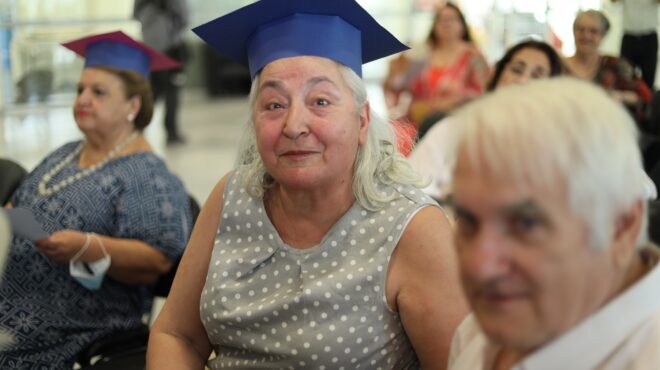 η-τρίτη-ηλικία-παραμένει-δραστήρια-με-562516063