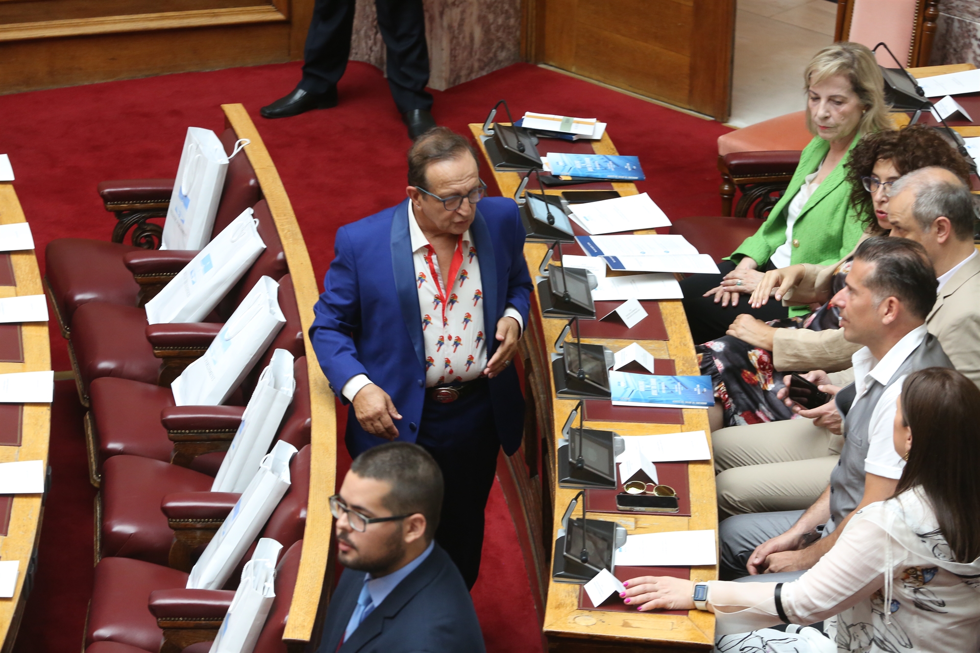 Ορκωμοσία και νέα χωροταξία για τα κόμματα στη Βουλή-1