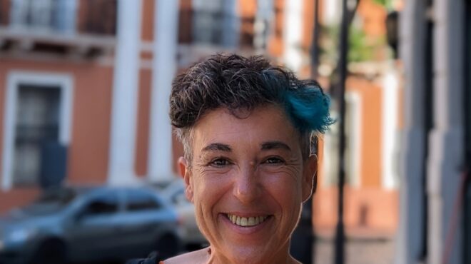 δύσκολο-να-γράψεις-χαρούμενο-βιβλίο-562511695