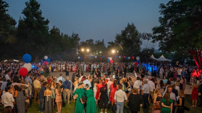 το-συγκινητικό-αντίο-του-πρέσβη-της-562527583