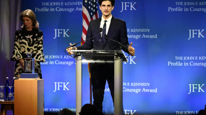 ο-εγγονός-του-jfk-αποκαλεί-τον-ρόμπερτ-κέ-562532929