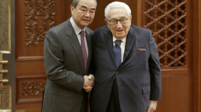 κίσινγκερ-από-το-πεκίνο-ούτε-οι-ηνωμέν-562527445