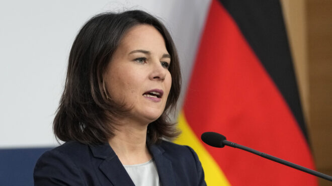 mπέρμποκ-η-γερμανία-αγνόησε-τις-προειδ-562507720