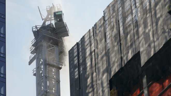 νέα-υόρκη-kατέρρευσε-γερανός-εξι-τρα-562540045