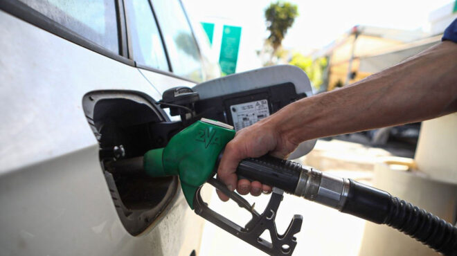 δύο-μεγάλα-αγκάθια-στην-αγορά-καυσί-562515061