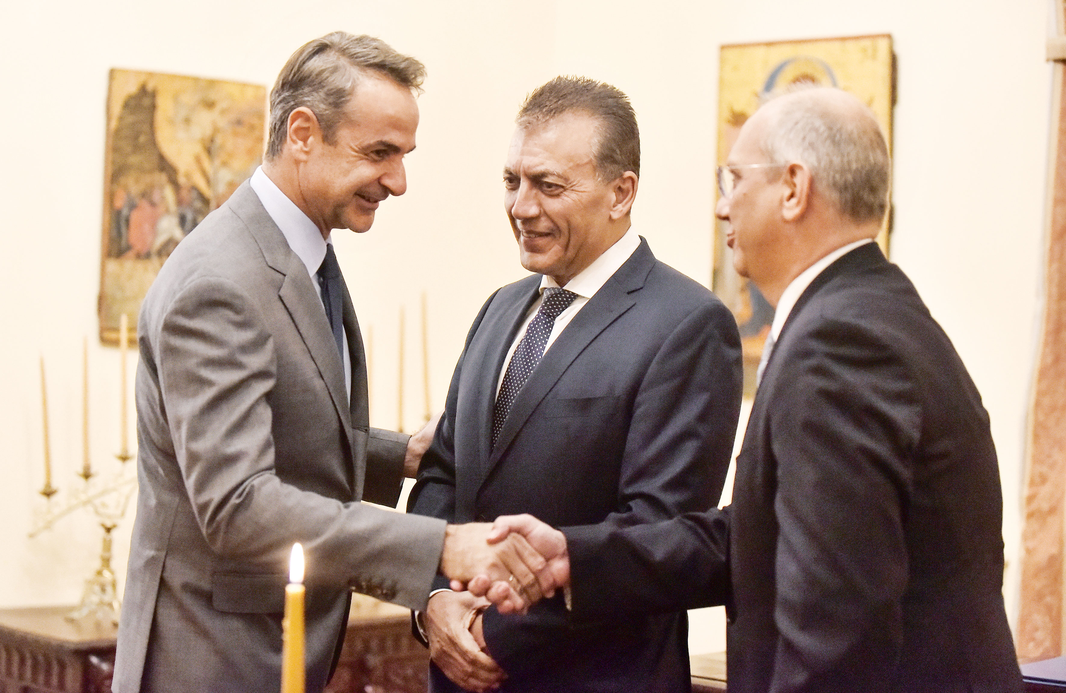 Το παρασκήνιο και τα μηνύματα της παραίτησης Μηταράκη: Η μέθοδος της αποπομπής-εξπρές-1