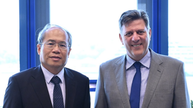 συνάντηση-βαρβιτσιώτη-με-τον-πρέσβη-τ-562528936