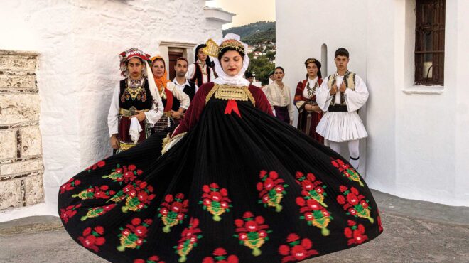 τα-παιδιά-στη-σκόπελο-θέλουν-παραδοσ-562528636