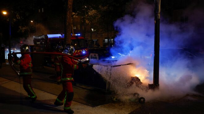 γαλλία-οι-πολίτες-καλούνται-μπροστά-α-562501798
