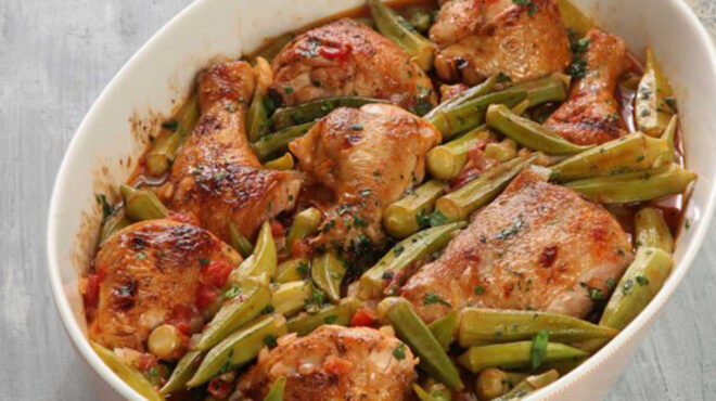 κοτόπουλο-με-μπάμιες-στον-φούρνο-πιο-ε-562532479