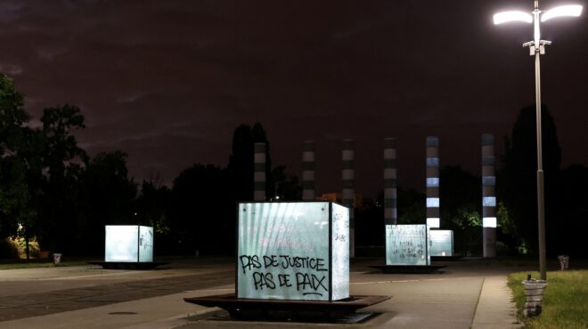 γαλλία-σχετικά-πιο-ήρεμη-νύχτα-στη-χώρ-562501579