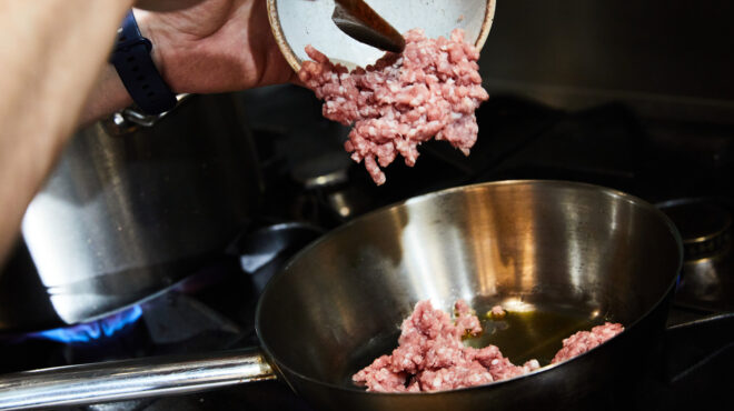 ιταλο-ασιατική-amatriciana-με-χοιρινό-κιμά-βήμα-562507744