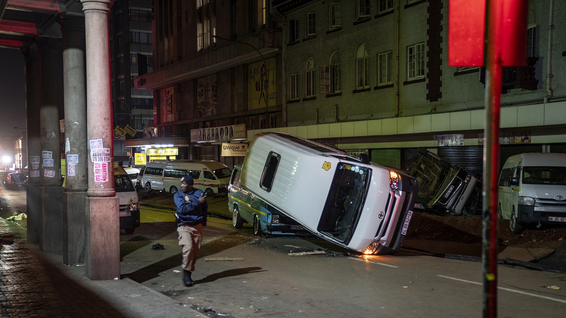 Γιοχάνεσμπουργκ: Υπόγεια έκρηξη σκοτώνει έναν και τραυματίζει 41 ανθρώπους [εικόνες]-1