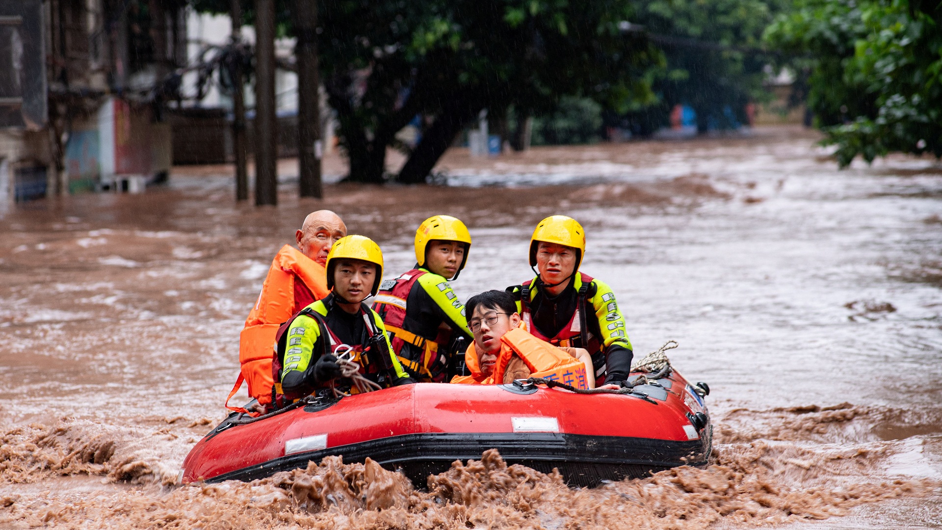 Κίνα: Τουλάχιστον 15 νεκροί από τις καταρρακτώδεις βροχές στα νοτιοδυτικά [εικόνες]-3