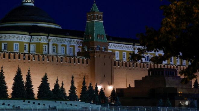 μόσχα-ανδρας-πέταξε-βόμβα-μολότοφ-στο-m-562526296