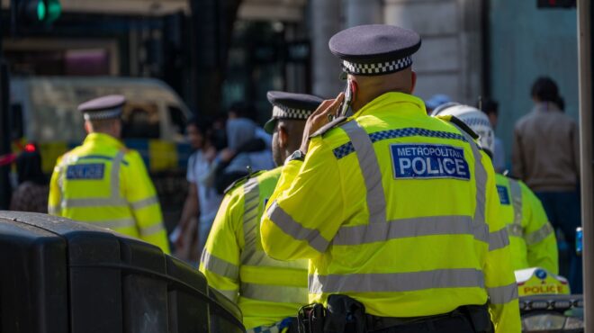 λονδίνο-αυτοκίνητο-έπεσε-σε-δημοτικό-562507612