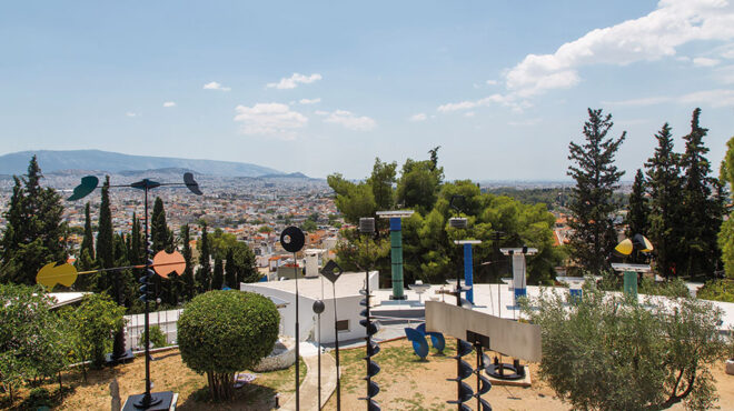 κεραίες-αγάλματα-και-μαγνητική-μαγεί-562506043