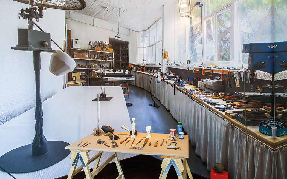 Κεραίες, αγάλματα και μαγνητική μαγεία στο Ίδρυμα Takis-4