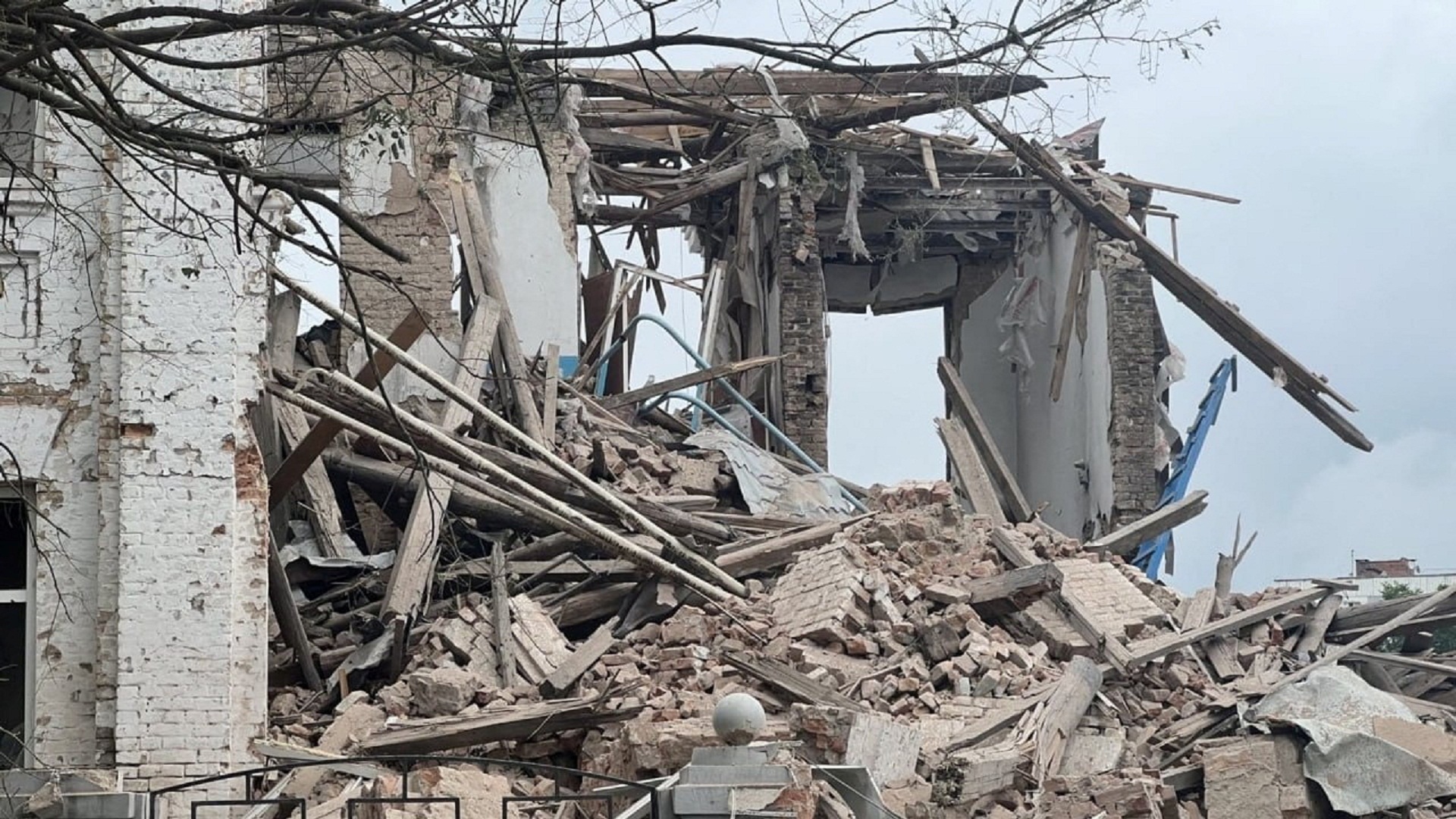 Ουκρανία: Τέσσερις νεκροί από ρωσική επίθεση σε σημείο παράδοσης ανθρωπιστικής βοήθειας-1