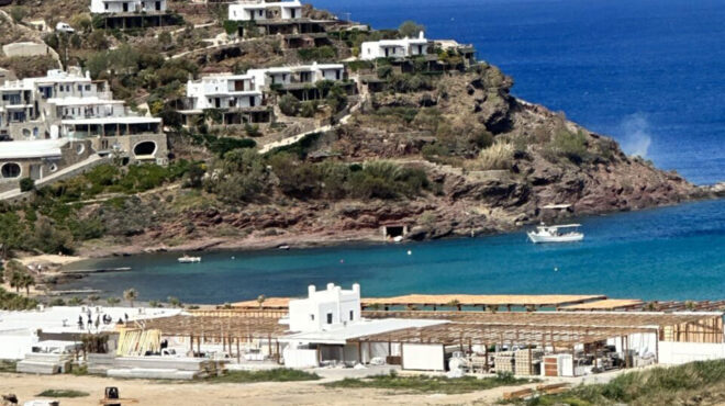 δίνουν-μερικό-συγχωροχάρτι-562509571