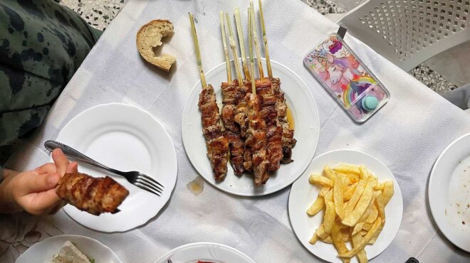 βρήκαμε-το-πιο-νόστιμο-σουβλάκι-στην-ε-562532578