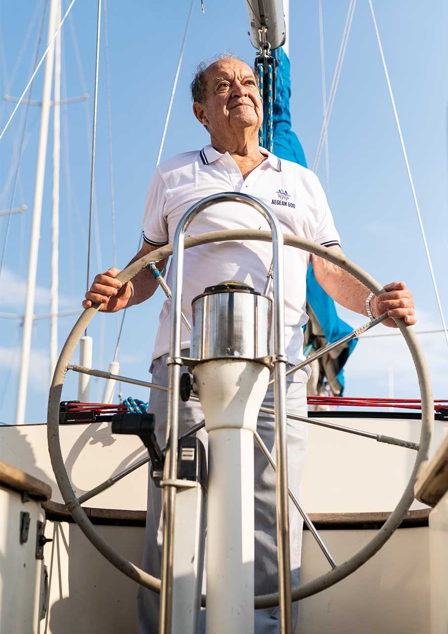 Ο 85ετής θαλασσοπόρος που τρώει ακόμη τη θάλασσα με το κουτάλι-1