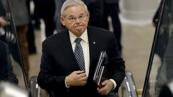 προσπερνώντας-τη-θορυβώδη-διπλωματί-562533862