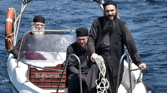 εντός-και-εκτός-η-επιστροφή-της-σκληρή-562528393