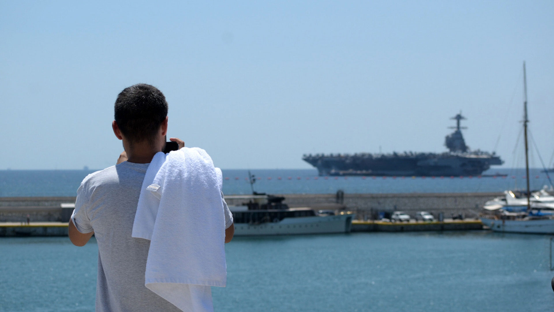 Το αεροπλανοφόρο Gerald R. Ford στα ανοικτά του Φαλήρου-1