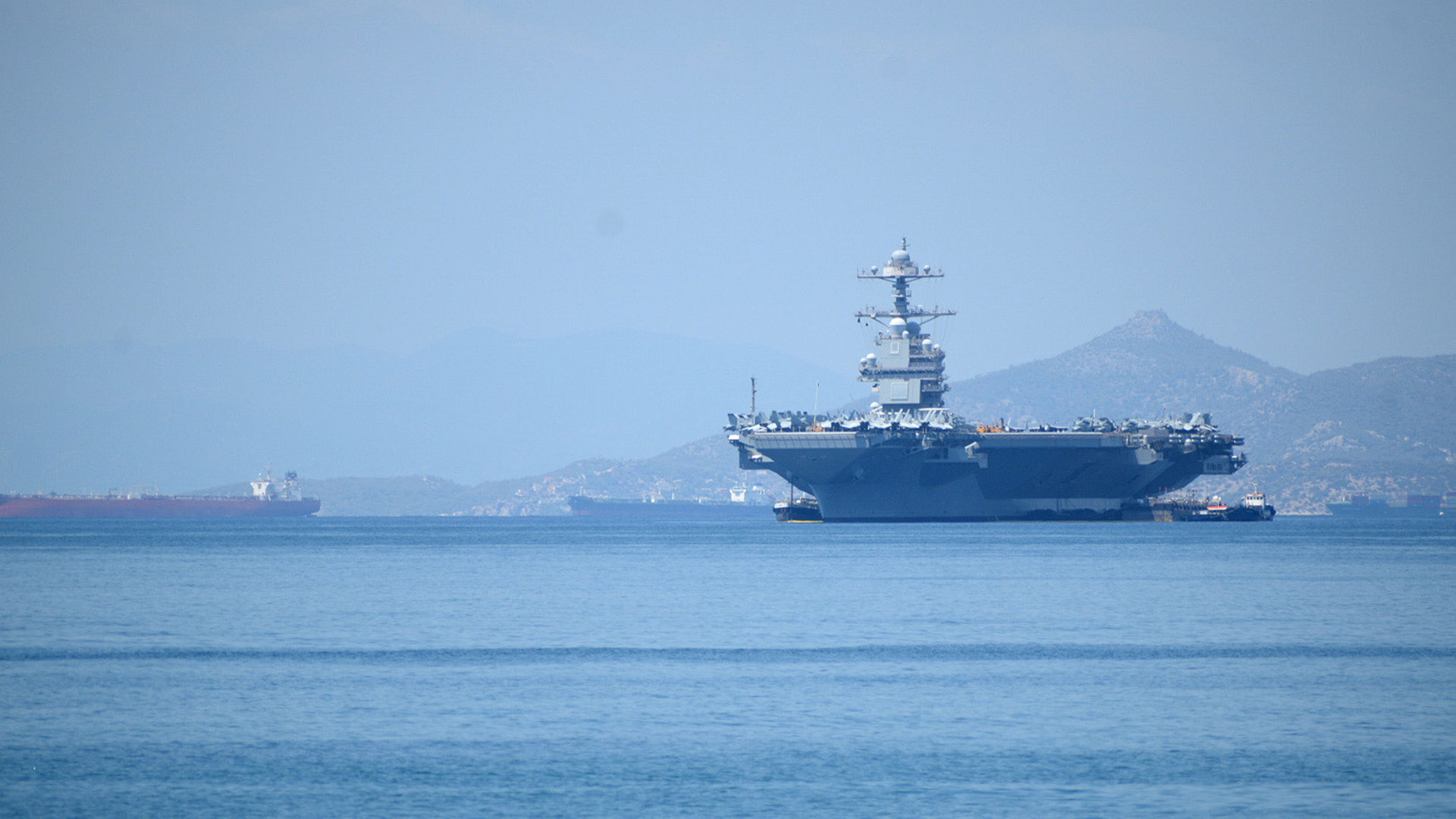 Το αεροπλανοφόρο Gerald R. Ford στα ανοικτά του Φαλήρου-2