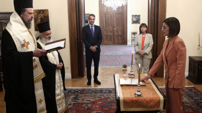 ορκίστηκε-η-ειρήνη-αγαπηδάκη-ως-αναπλ-562504261