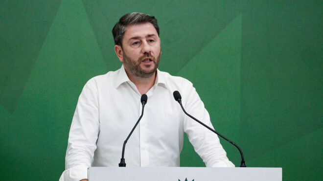 πασοκ-ο-νίκος-ανδρουλάκης-κρατά-την-έδ-562500811