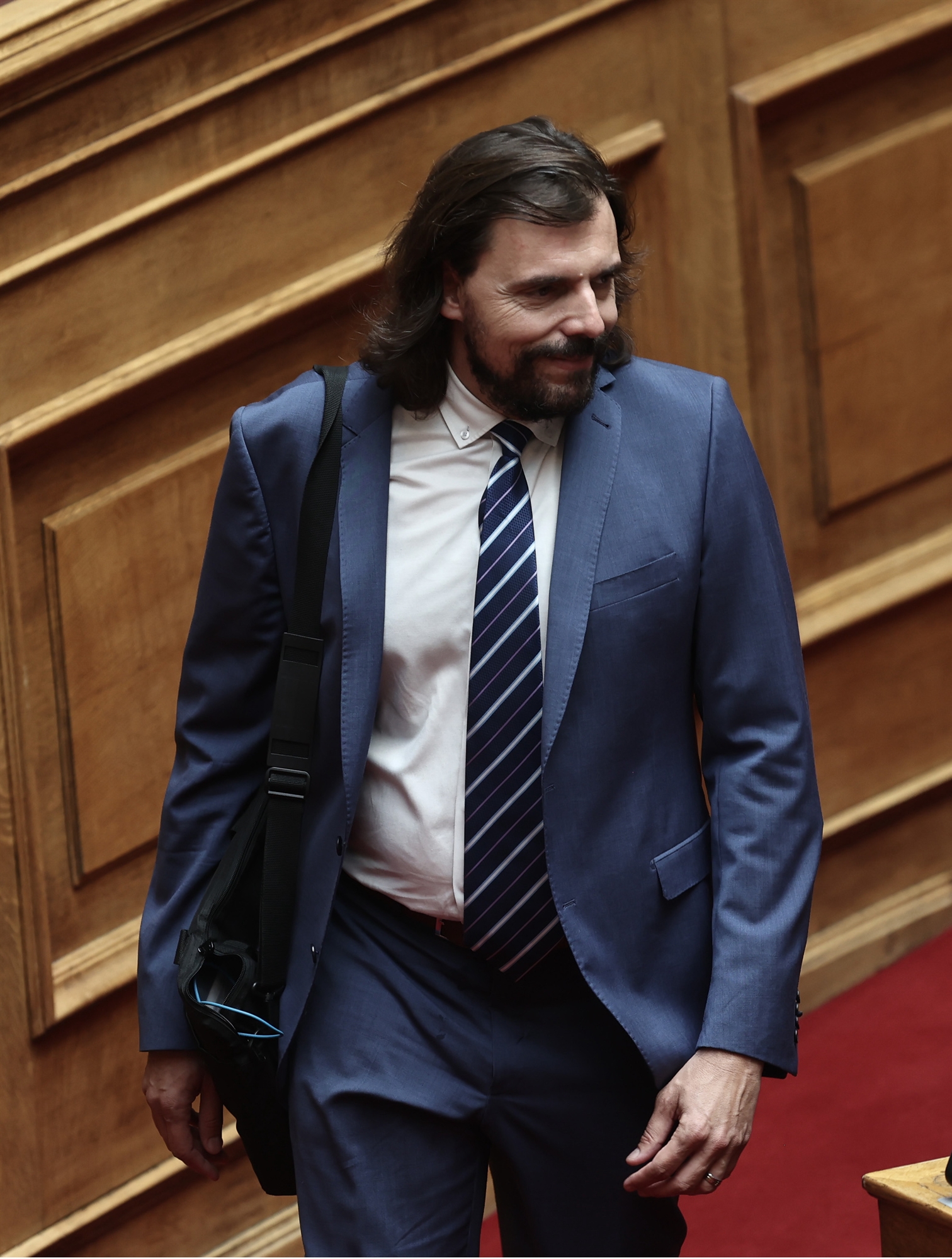 Θεωρείο: Το αίτημα της κυβέρνησης-1