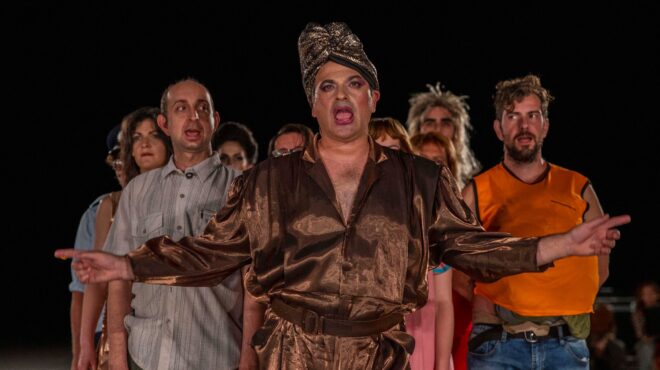 επιδέξιες-κριτικές-και-περί-οπισθί-562534387