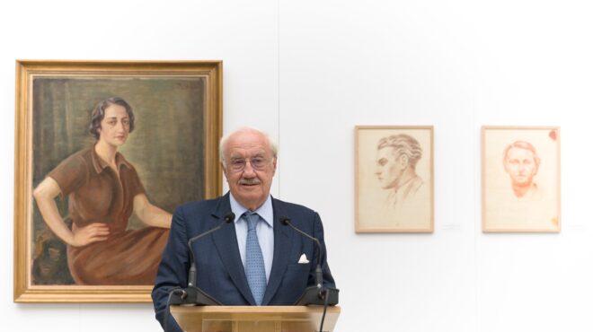 μια-κομψή-έκθεση-για-τη-ζωγράφο-ευρυδί-562543906