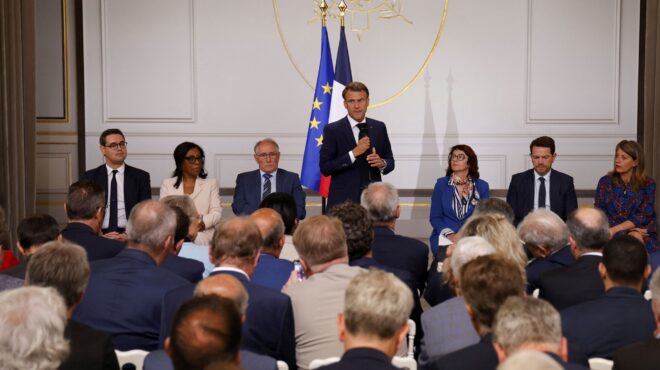 γαλλία-πώς-η-λεπέν-ωφελείται-από-τις-τα-562504801