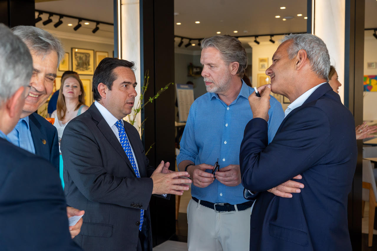 «Εξαιρετικοί Ελληνες», ένα βιβλίο για ό,τι μας κάνει υπερήφανους-2