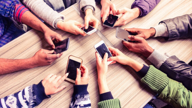 το-κινητό-βλάπτει-τη-σχέση-σας-562545835