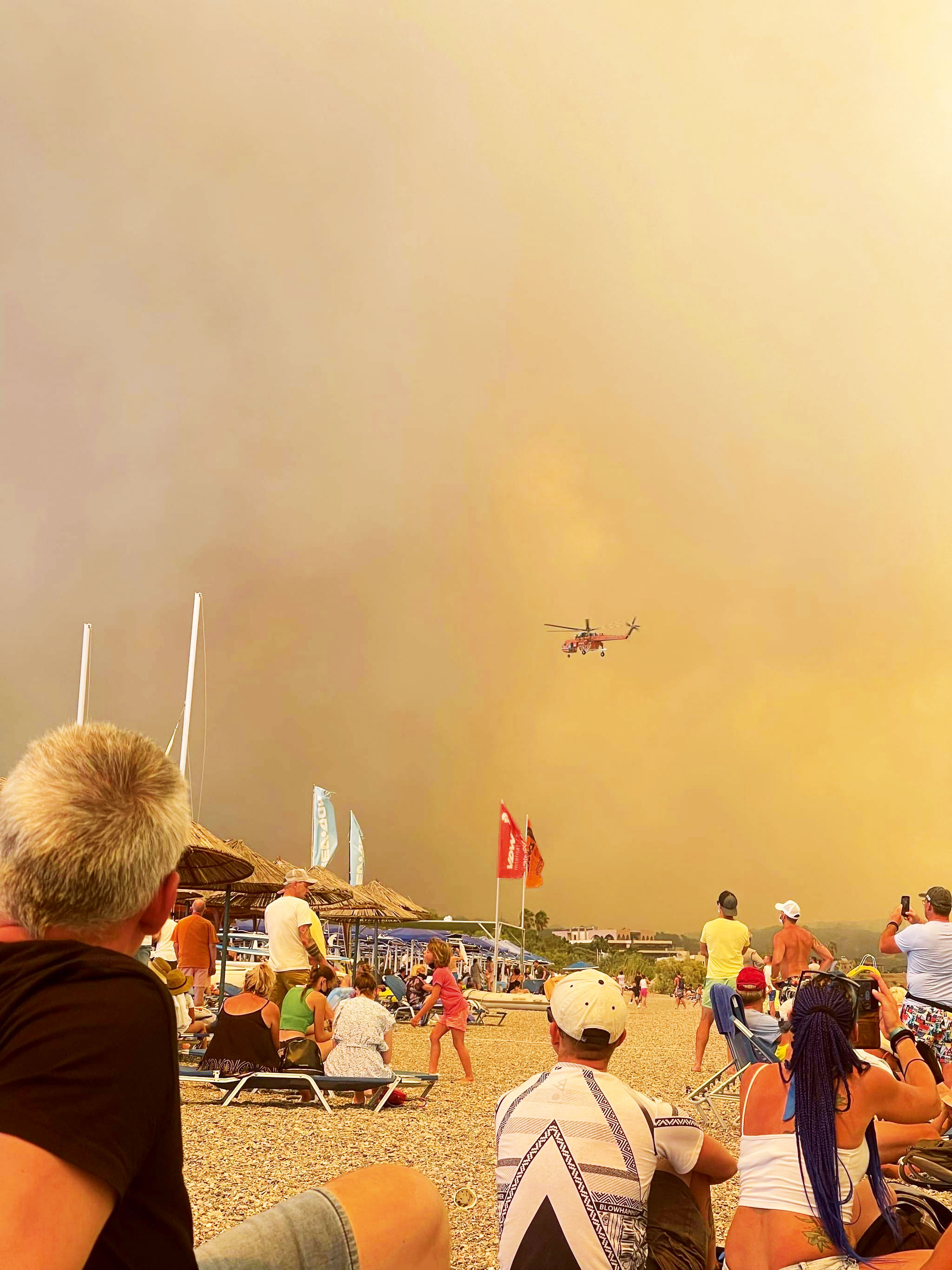 Πυρκαγιές: Οι Ροδίτες άνοιξαν τα σπίτια τους στους τουρίστες-1