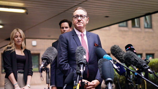 κέβιν-σπέισι-αθώος-επί-τέσσερα-και-έτο-562540969