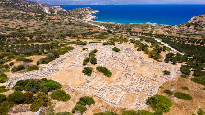 ενας-σκύλος-ταξιδεύει-στη-μινωική-κρή-562542301