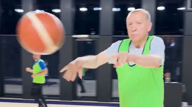 τουρκία-ο-ερντογάν-έπαιξε-μπάσκετ-με-β-562500658
